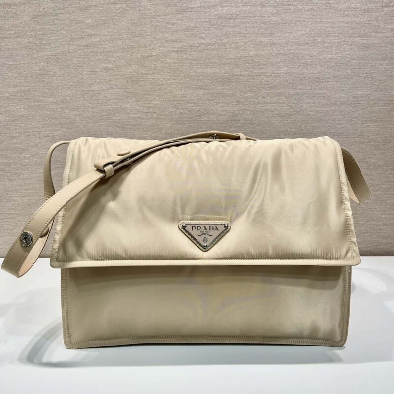 PRADA普拉达独特加衬尼龙男女通用邮差包1BD256