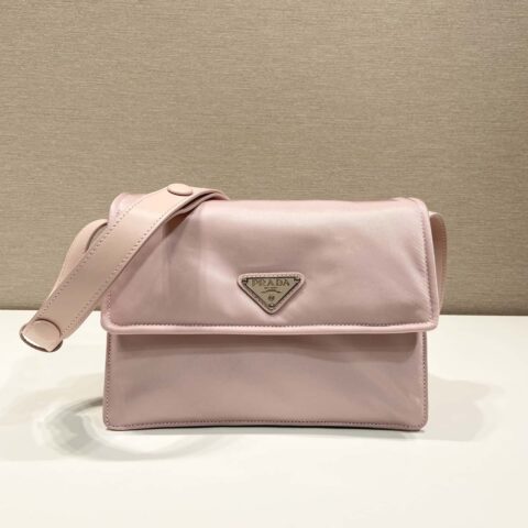PRADA普拉达独特加衬尼龙男女通用邮差包1BD258