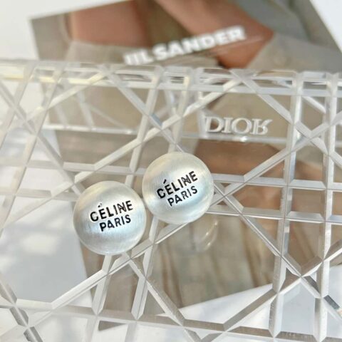 新款☑️ Celine瑟琳圆形字母耳钉耳环