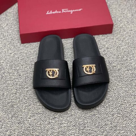 Ferragamo 菲拉格慕  采用黑色小牛皮男士凉鞋