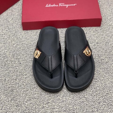 Ferragamo 菲拉格慕  采用黑色小牛皮男士凉鞋