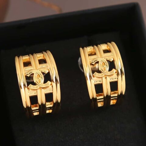 新款☑️ 香奈儿中古系列金色半圆双c镂空耳环耳钉