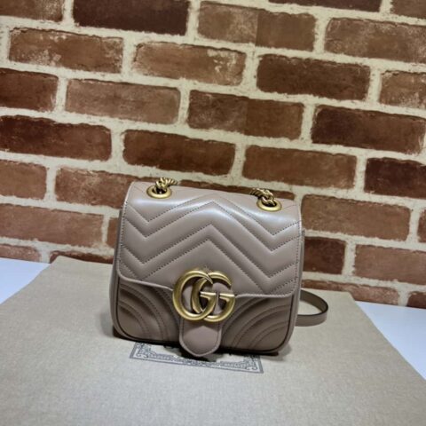 GUCCI古驰GG Marmont系列绗缝迷你肩背包739682