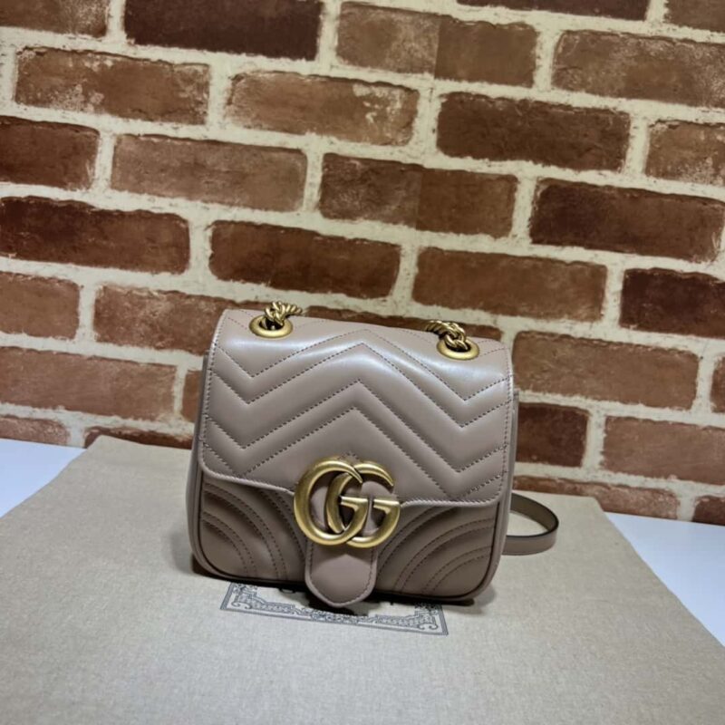 GUCCI古驰GG Marmont系列绗缝迷你肩背包739682