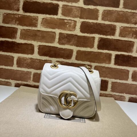 GUCCI古驰GG Marmont系列绗缝迷你肩背包739682