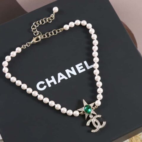 新款☑️CHANEL香奈儿双c五角星⭐星星绿宝石珍珠项链