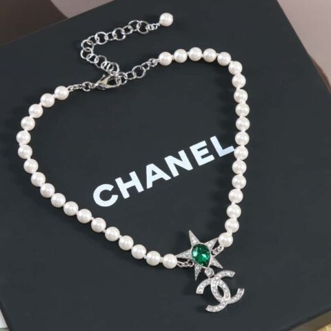 新款☑️CHANEL香奈儿双c五角星⭐星星绿宝石珍珠项链
