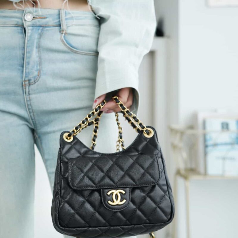 CHANEL 早春度假系列  天猫精灵 球纹小号流浪包 AS3710黑色