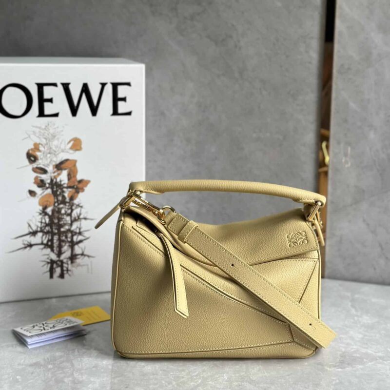 LOEWE Puzzle 24CM bag 牛皮小号几何包 0189奶黄/金扣