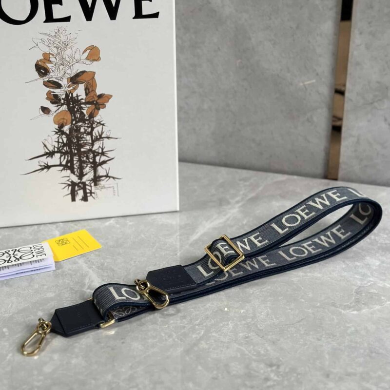 LOEWE 字母宽肩带