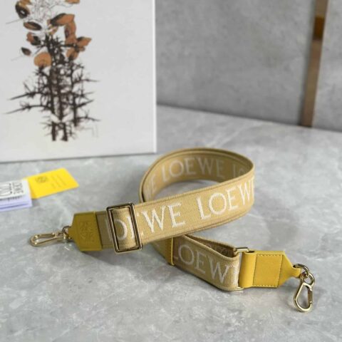 LOEWE 字母宽肩带