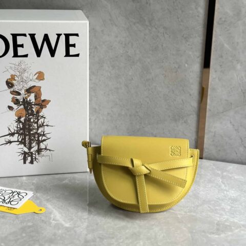 LOEWE罗意威 字母寛肩带Gate马鞍包 0672奶黄