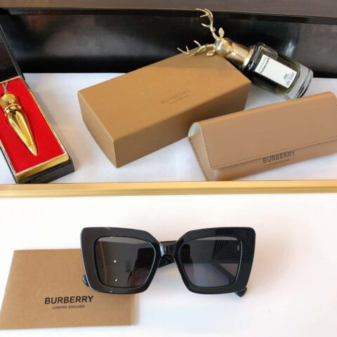 Burberry巴宝莉格纹元素女士太阳眼镜