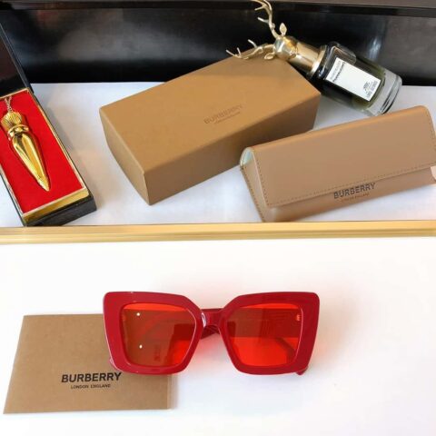 Burberry巴宝莉格纹元素女士太阳眼镜