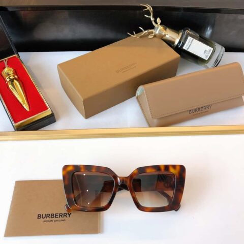 Burberry巴宝莉格纹元素女士太阳眼镜