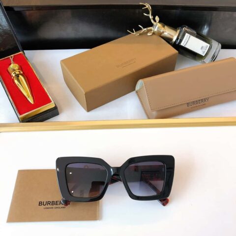 Burberry巴宝莉格纹元素女士太阳眼镜