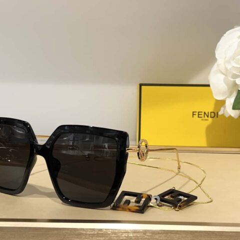 FENDI芬迪经典大方框女士太阳眼镜