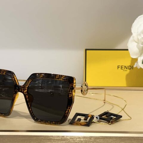 FENDI芬迪经典大方框女士太阳眼镜