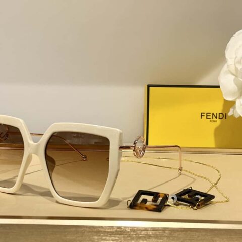 FENDI芬迪经典大方框女士太阳眼镜