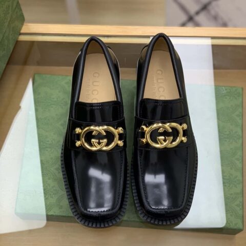 Gucci古驰   采用黑色光滑牛皮革精心制作男士乐福鞋