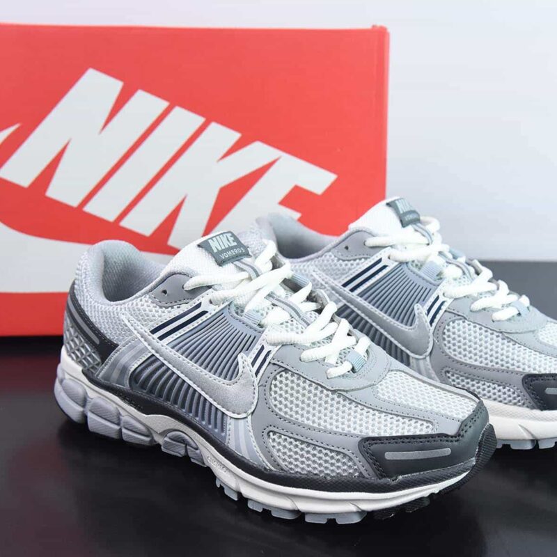 Nk Zoom Vomero 5 SP 佛莫罗5代系列经典复古休闲运动慢跑鞋 货号：FD9919-001