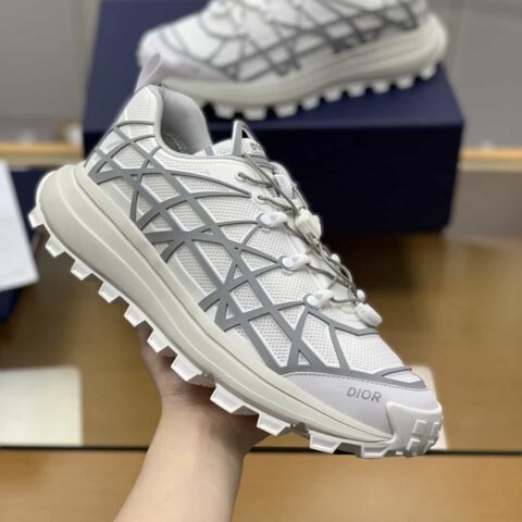Dior迪奥   采用白色网眼织物精心制作新款男士B31运动休闲鞋