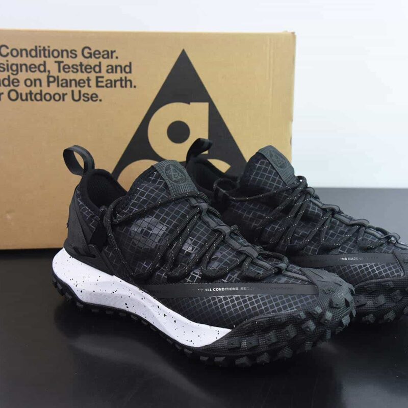 Nike ACG Mountain Fly Low GORE-TEX 户外登山运动鞋/黑白 货号：DD4565-001