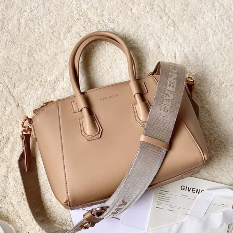 Givenchy纪梵希Antigona sport 特定小牛皮手袋0273