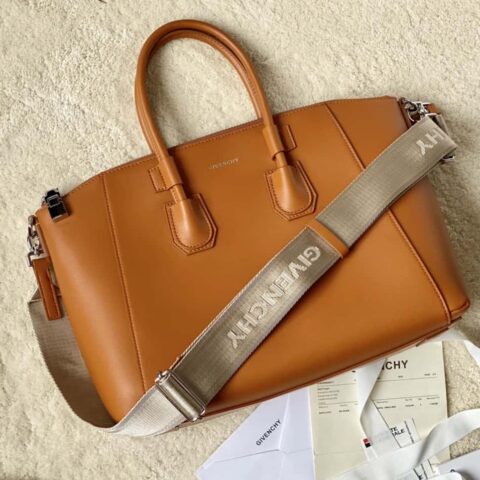 Givenchy纪梵希Antigona sport 特定小牛皮手袋0274