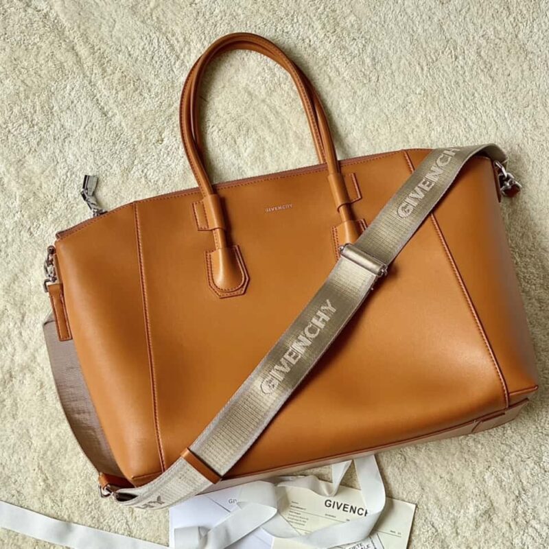 Givenchy纪梵希Antigona sport 特定小牛皮手袋0275