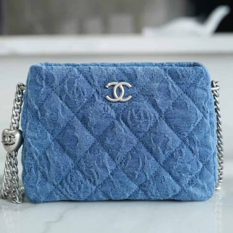 CHANEL 23P春夏新款 爱心调节扣牛仔HoBo包 AS3830