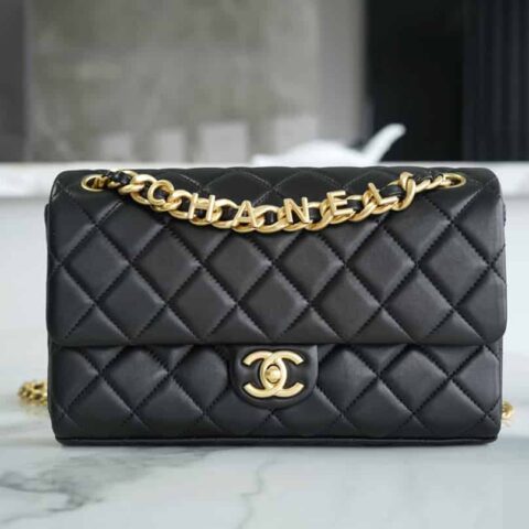 CHANEL 23p 字母链条口盖包 AS3897 B10384 94305
