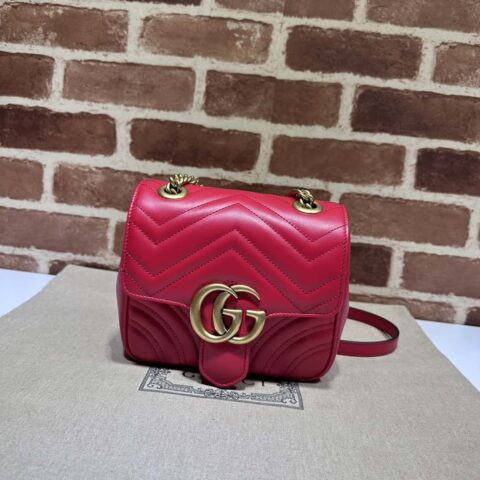 GUCCI古驰GG Marmont系列绗缝迷你肩背包739682