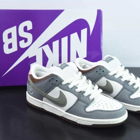 Nike Dunk Low ✖ Yuto Horigome 联名灰白羽毛低帮运动鞋 货号：FQ1180 001