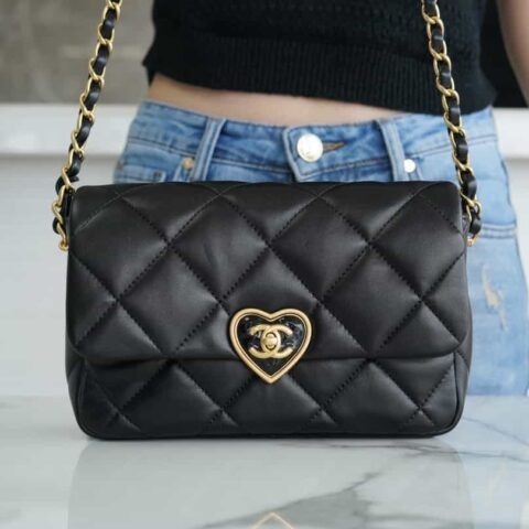 CHANEL 23S 新款CF Mini爱心珐琅扣口盖包 AS3986