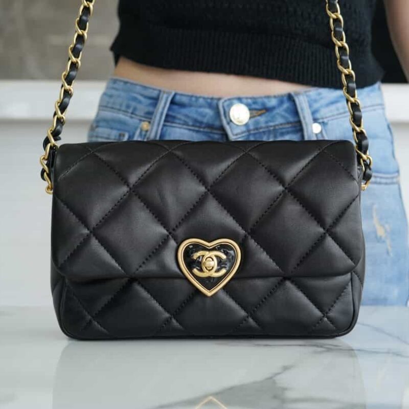 CHANEL 23S 新款CF Mini爱心珐琅扣口盖包 AS3986