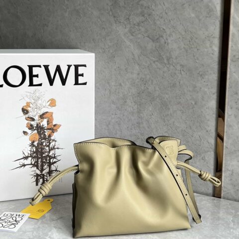 LOEWE罗意威Flamenco系列小牛皮束口抽绳福袋 0539粘土绿