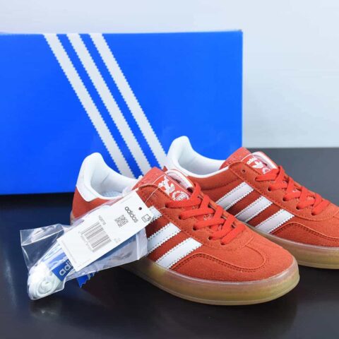 adidas Originals Gazelle 瞪羚羊系列经典板鞋 GAZELLE 三叶草 货号：HQ8716