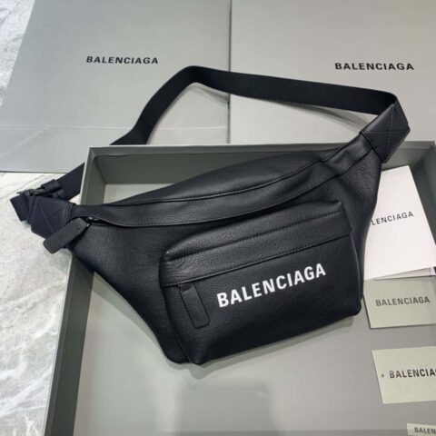 Balenciaga巴黎世家进口小牛皮材质胸包腰包180406