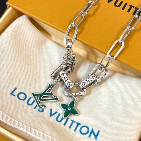 Louis Vuitton 路易威登绿色中古系列字母LV四叶草项链 手链