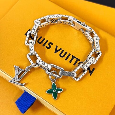 Louis Vuitton 路易威登绿色中古系列字母LV四叶草项链 手链