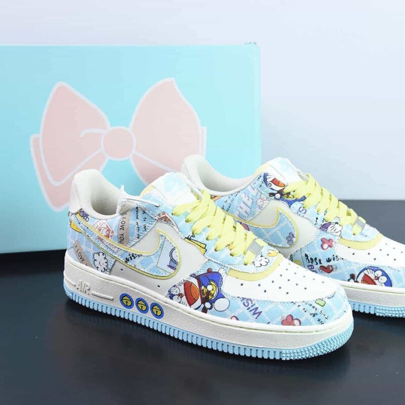 耐克Nike Air Force 1’07 Low"Doraemo"空军一号“米白浅蓝黄哆啦A梦叮当猫”货号：FB0607-055