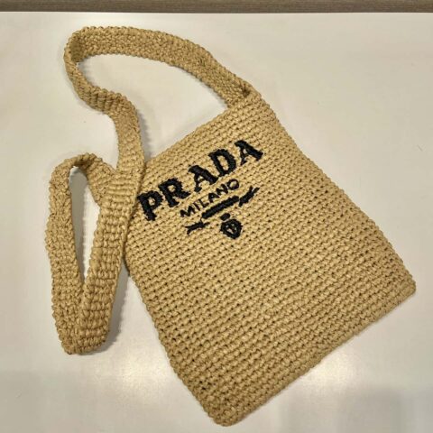 PRADA普拉达酒椰纤维斜跨包1BG184