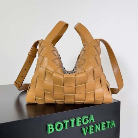 BottegaVeneta葆蝶家保龄球包款号：730327 浅棕色