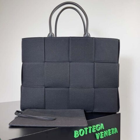 BottegaVeneta葆蝶家Arco Tote 托特包 款号：718401黑色