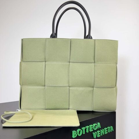 BottegaVeneta葆蝶家Arco Tote 托特包 款号：718401