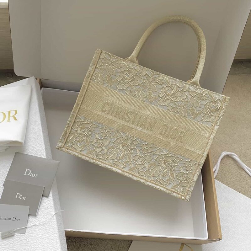 DIOR 中号BOOK TOTE M1296 蕾丝金色