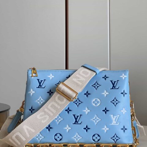 LV M22953 Coussin PM