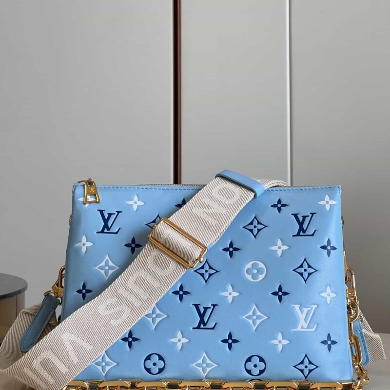 LV M22953 Coussin PM