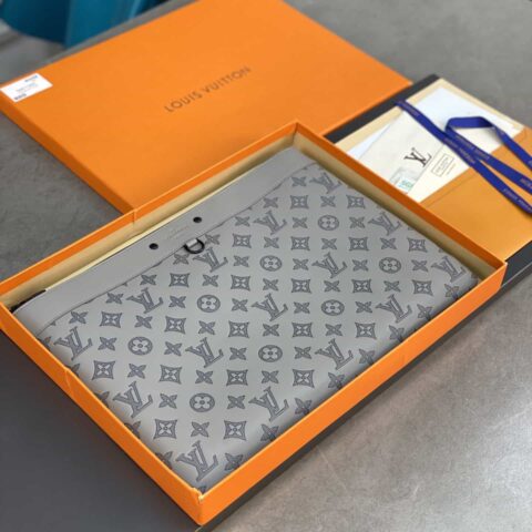 LV M81385 Pochette Discovery